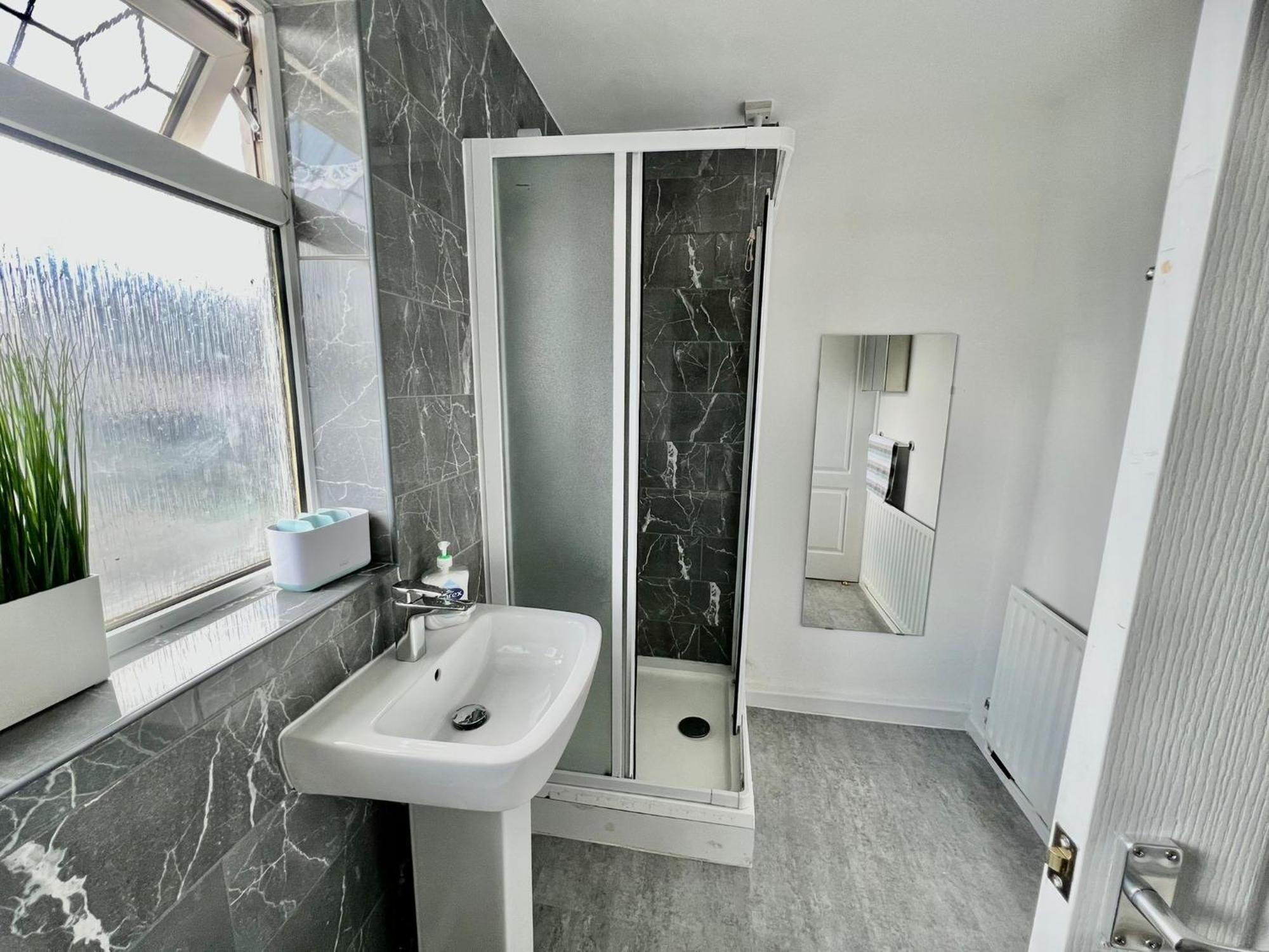 Executive 3 Bedroom Port Talbot Town Centre Margam Sleeps 7 外观 照片