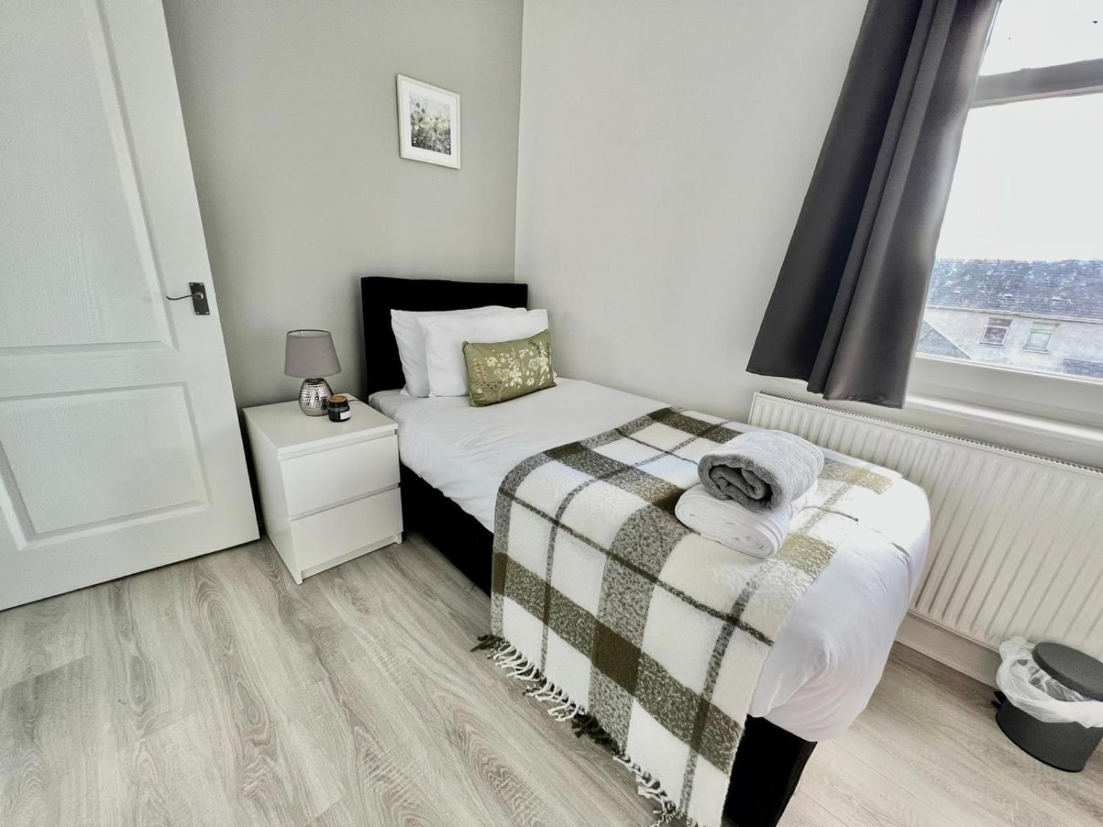 Executive 3 Bedroom Port Talbot Town Centre Margam Sleeps 7 外观 照片