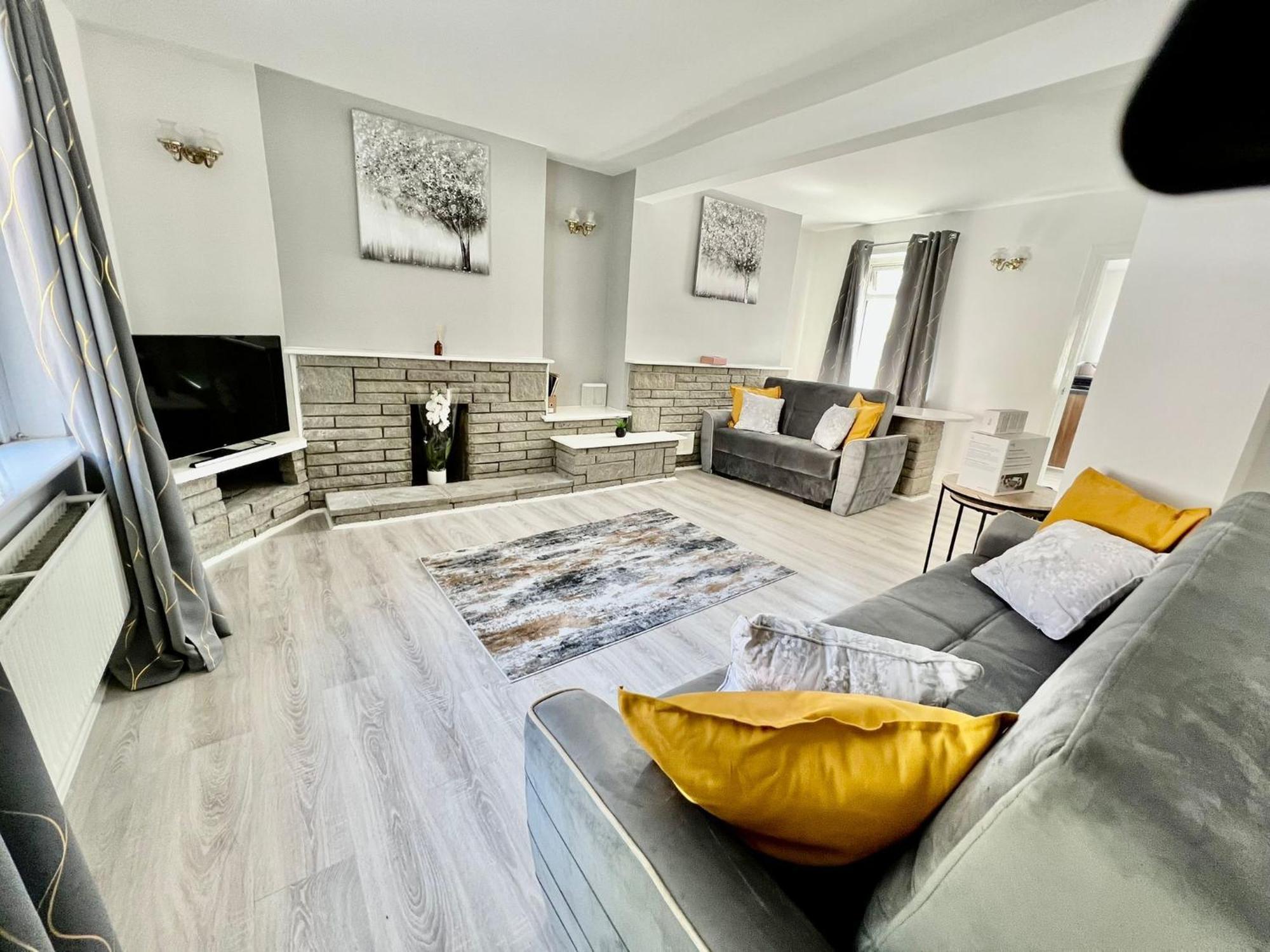 Executive 3 Bedroom Port Talbot Town Centre Margam Sleeps 7 外观 照片