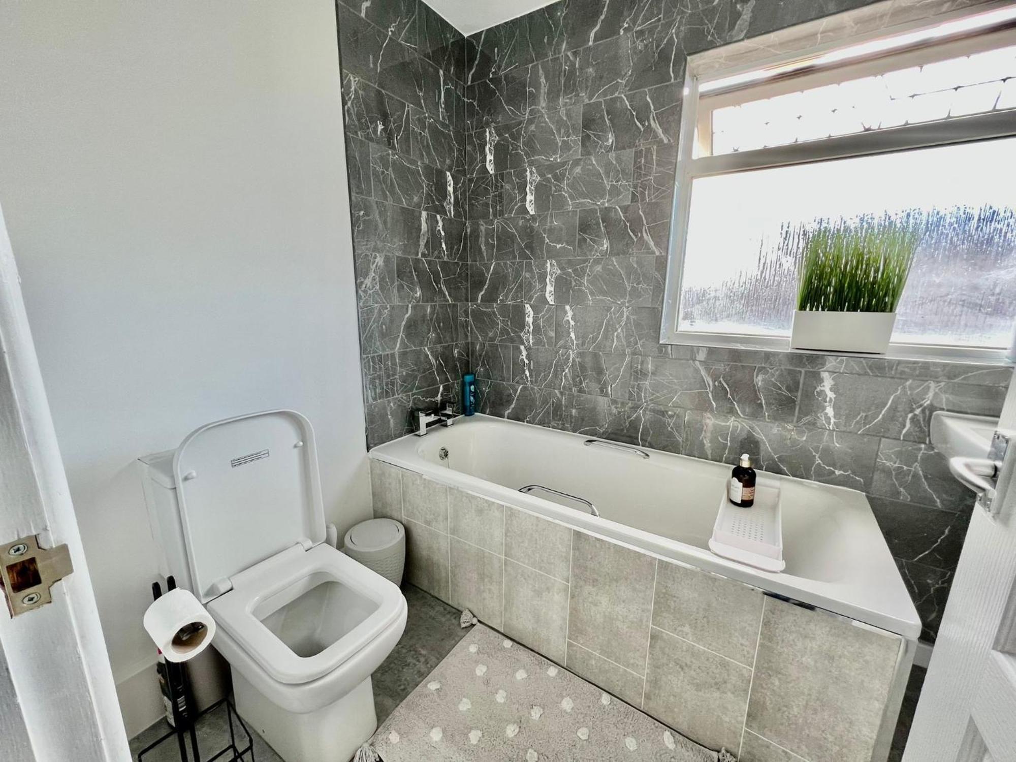 Executive 3 Bedroom Port Talbot Town Centre Margam Sleeps 7 外观 照片