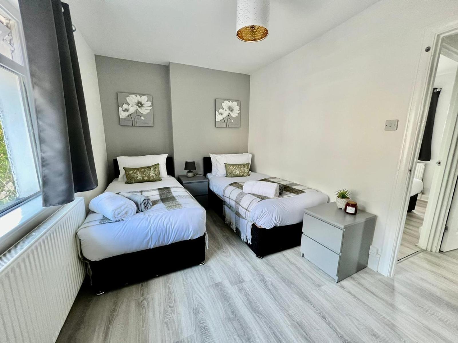 Executive 3 Bedroom Port Talbot Town Centre Margam Sleeps 7 客房 照片
